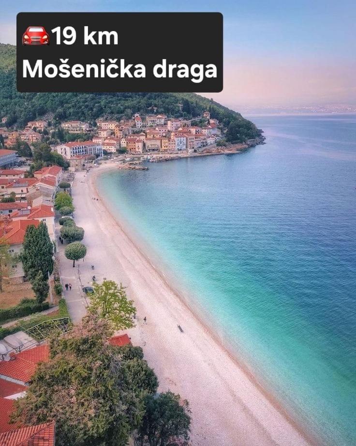 Apartment With A Terrace Forest Home Lullula Veprinac Εξωτερικό φωτογραφία